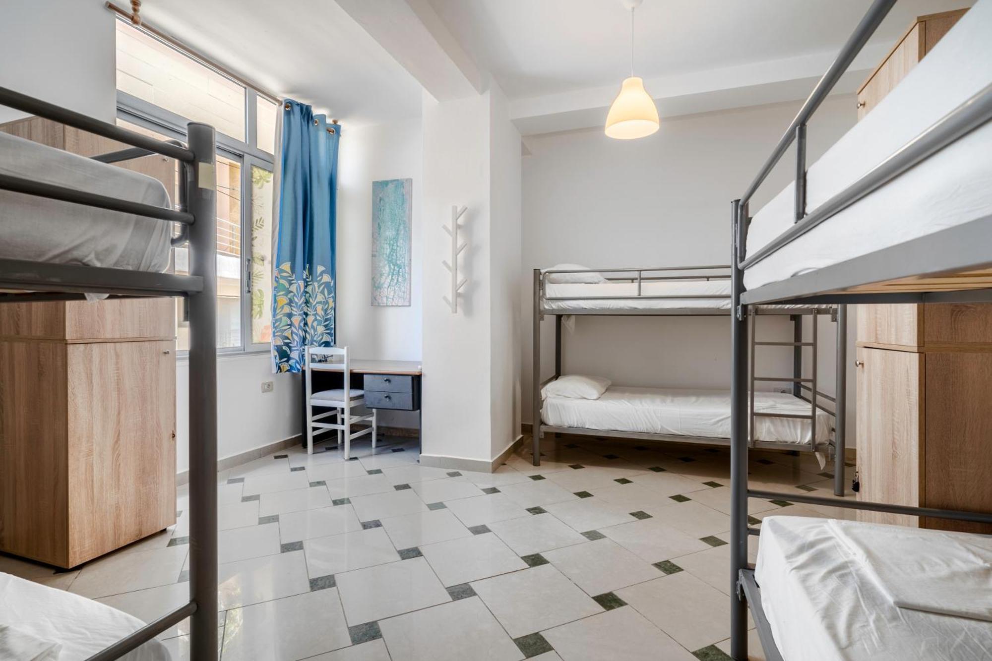 Cama em Dormitório Misto com 6 Camas